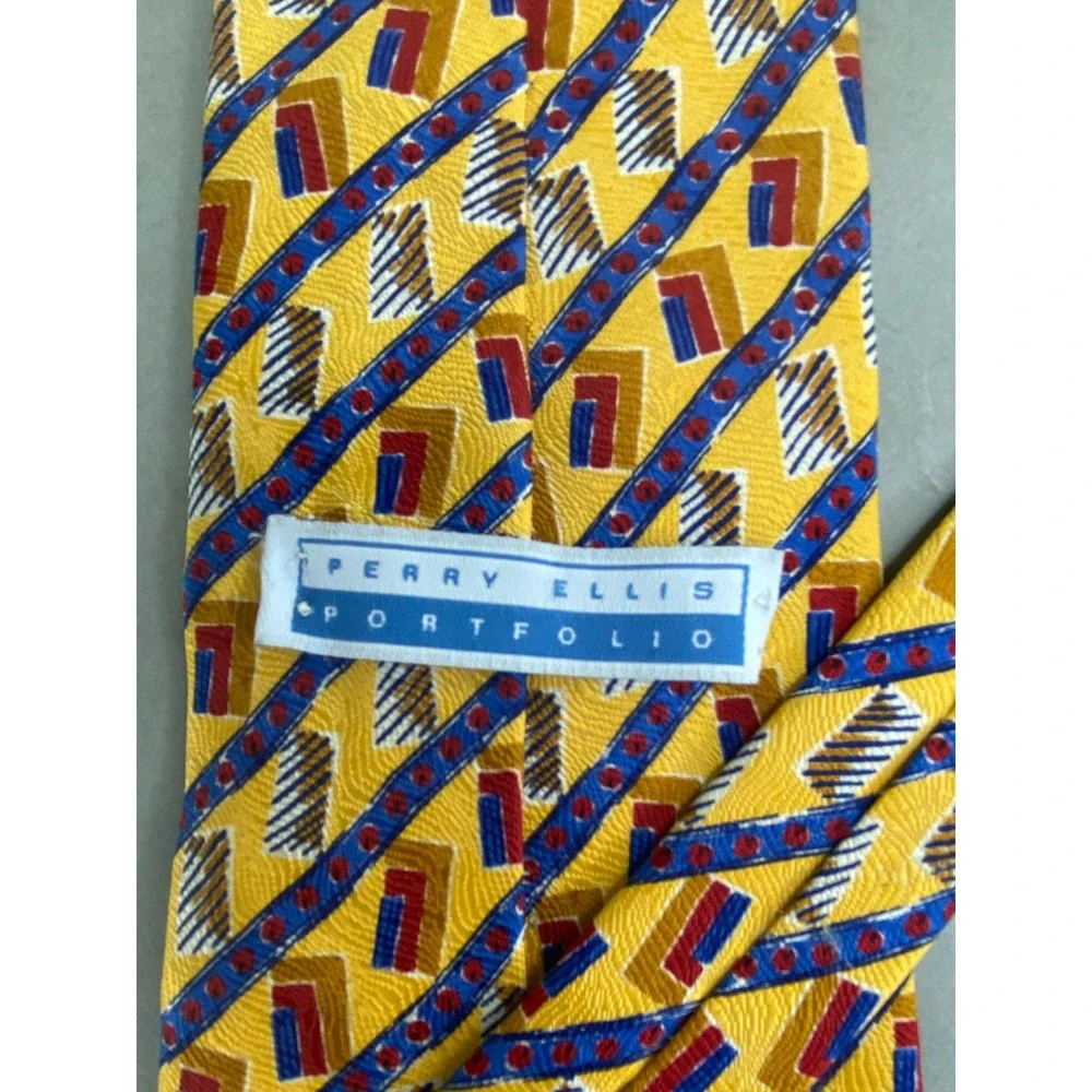 Perry Ellis Mens‎ Silk Tie Yellow Geometric Abstract Italian Silk USA 57